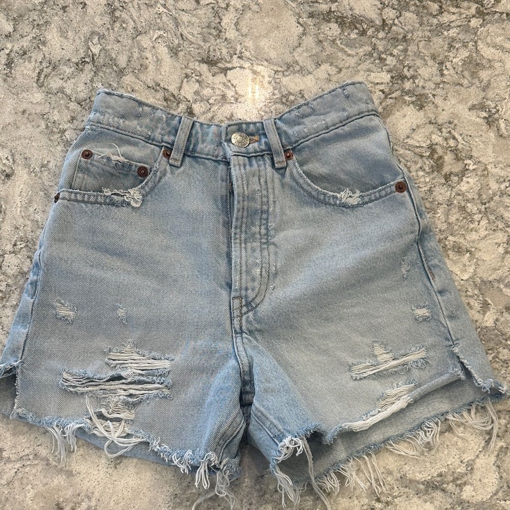 👖 ZARA High-Rise Distressed Denim Shorts – Size 0 4” Inseam